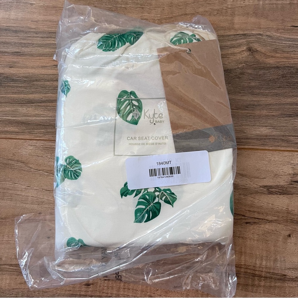 NIB Kyte Baby Car Seat Cover Monstera